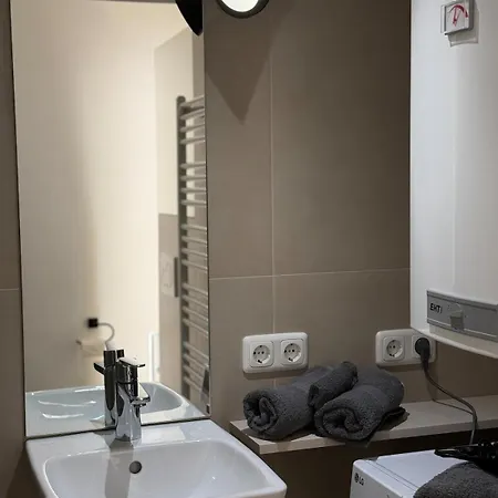 Yellow House - 3 シュタイアー