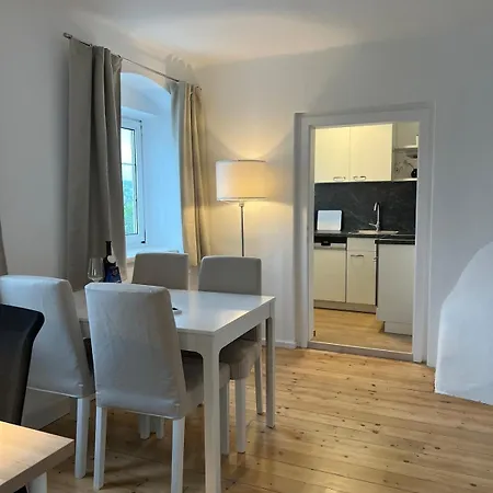 Yellow House - 3 アパート *