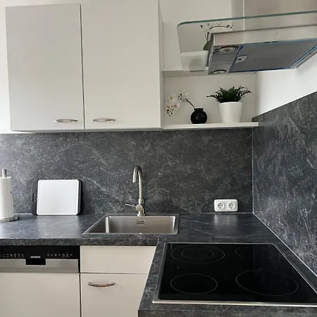 Yellow House - 3 アパート