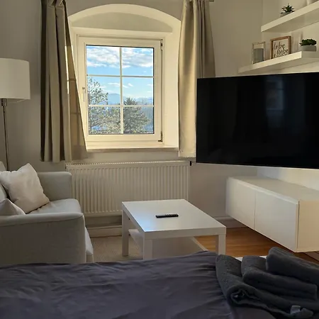 Yellow House - 3 * Steyr