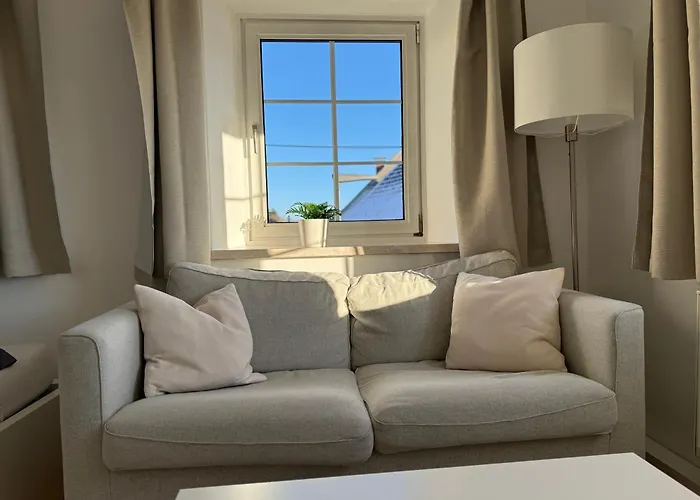 Yellow House - 3 Steyr