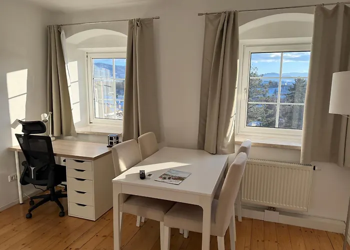 Yellow House - 3 Daire Steyr