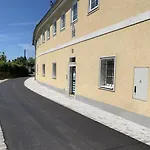 Yellow House - 3 *
