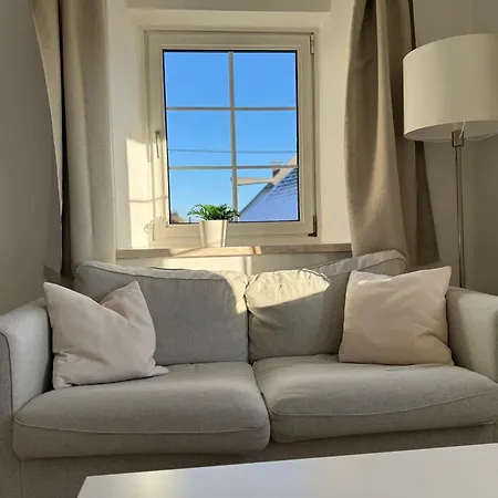 Yellow House - 3 Штайр