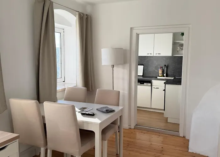 Апартаменты Yellow House - 3 Штайр